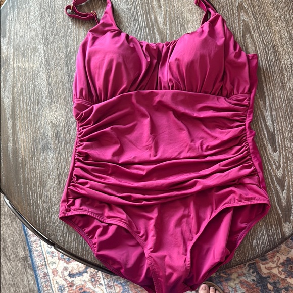 Elegant Women's One Piece Swimsuit - Fuchsia - Picture 1 of 4